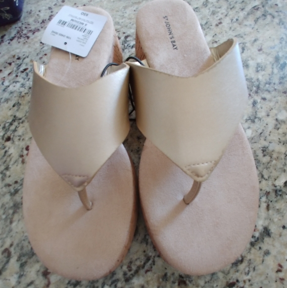 St. John's Bay Nude/Tan Wedge Thong Sandals Size 8 - Picture 4 of 7